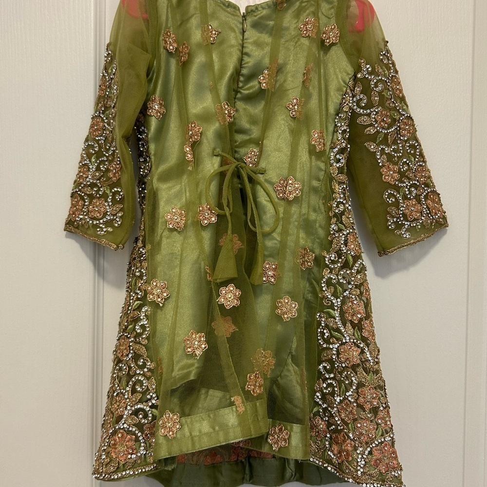 Girl Indian suit - Picture 4 of 9
